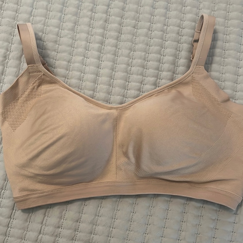 Warner wire free bra - XL - worn twice. Nude.